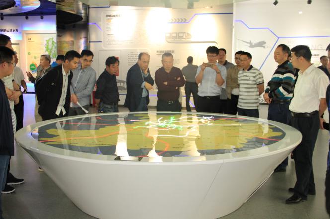 柳州市副市长杨义携柳州市党政代表团一行参观市规划馆.jpg