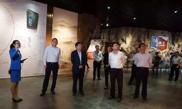 2参观城市概况展区.jpg 2参观城市概况展区.jpg