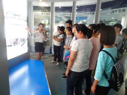 安徽工程技术学校学生代表参观宿州市城市规划展览馆.JPG