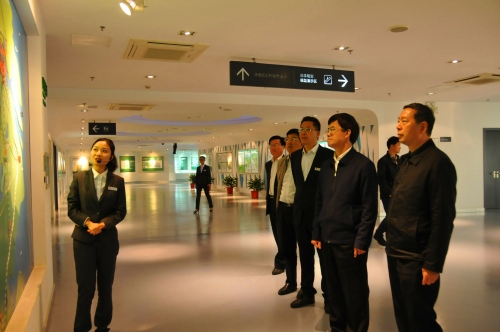 福建省委常委、厦门市委书记裴金佳一行参观城市展示馆.jpg