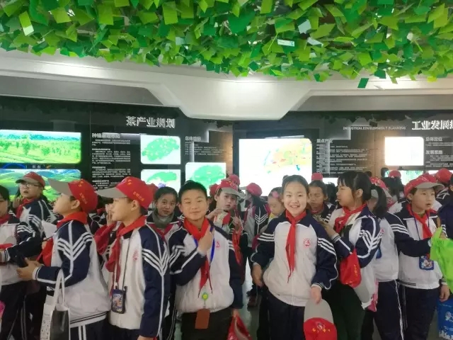 01爱在婺源春日,笑在最美展示馆—孩子们来了.jpg 01爱在婺源春日,笑在最美展示馆—孩子们来了.jpg