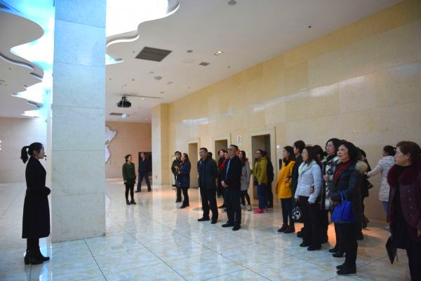 市四中法院组织女职工参观黔江区规划展览馆.jpg