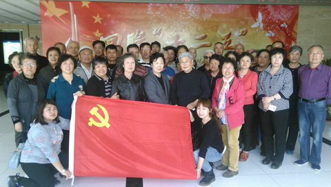 金泉里社区组织党员参观东丽规划展1.jpg