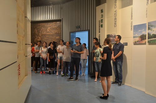 市人民医院新进人员参观城市展览馆1.jpg