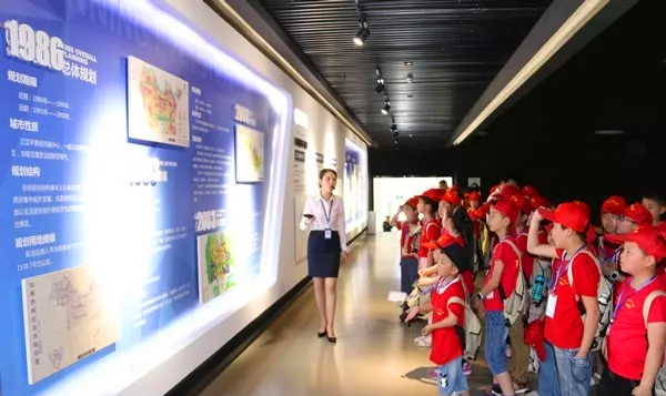 152名广电小记者走进仙桃城市展览馆.jpg 152名广电小记者走进仙桃城市展览馆.jpg