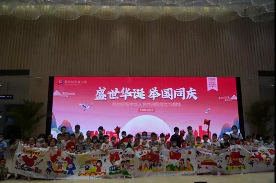 喜迎国庆《小小彩笔手中拿，我为祖国画幅画》主题教育活动回顾.jpg